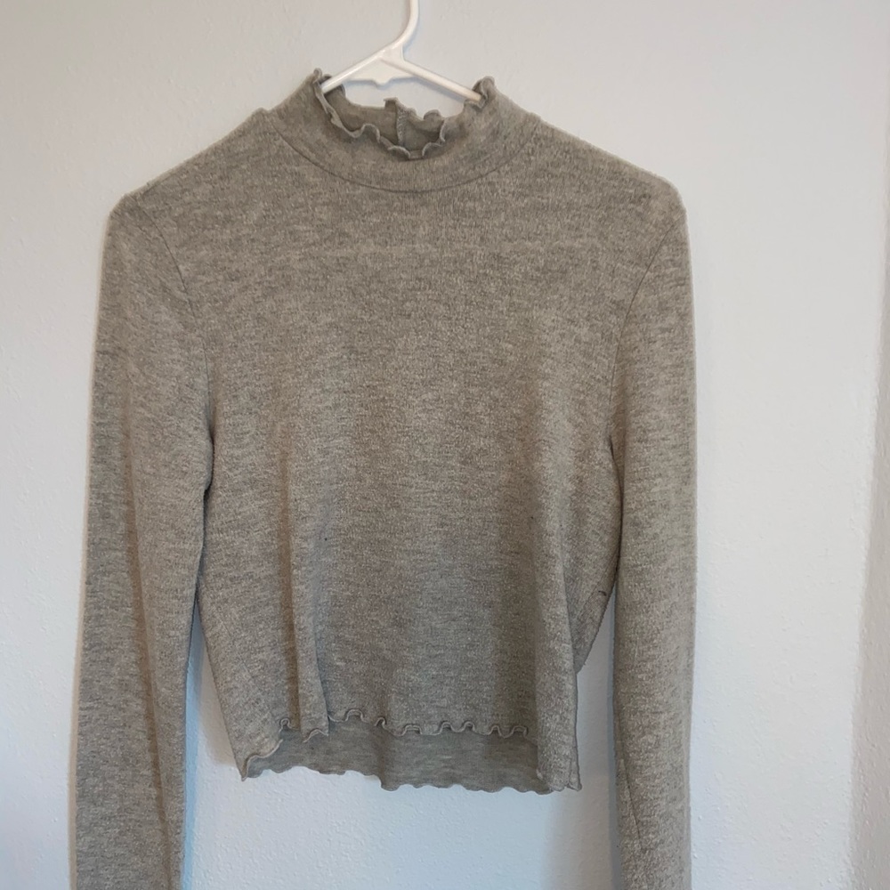 Long sleeve cropped turtleneck shirt